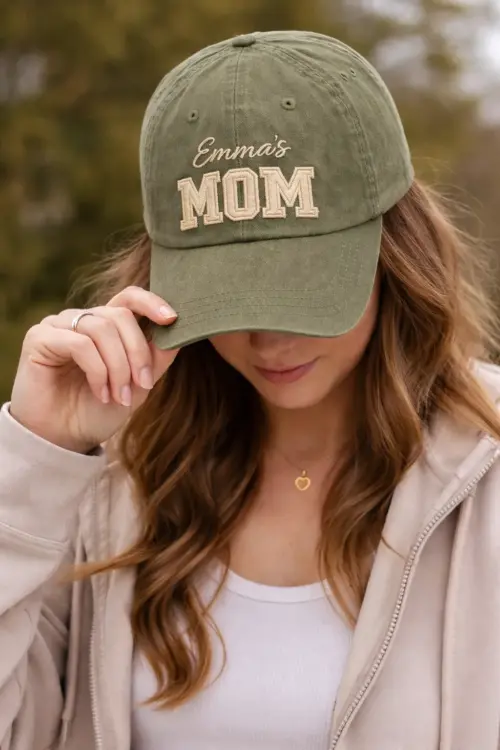 4f2aa4a3-330e-4aa5-badd-15be8e4a2549.webp Personalized Mom & Dad Hat Set – Custom Embroidered Parents Caps